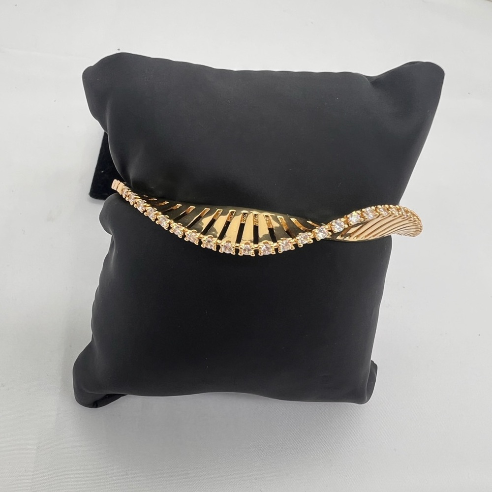 Elegant Gold Bracelet